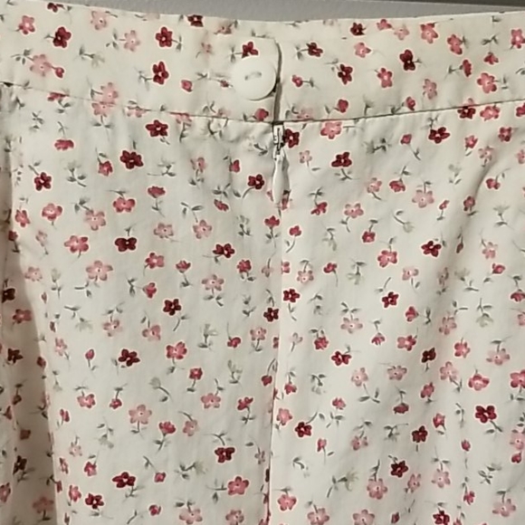 <VICTORIA HOLLEY> White/Pink/Maroon Floral Skirt - Picture 2 of 14